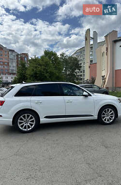 Позашляховик / Кросовер Audi Q7 2017 в 