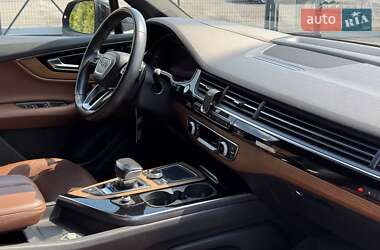 Внедорожник / Кроссовер Audi Q7 2017 в 