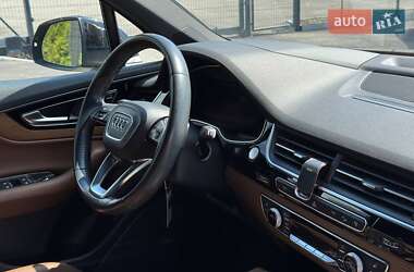 Внедорожник / Кроссовер Audi Q7 2017 в 