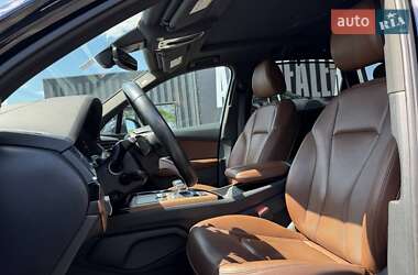 Внедорожник / Кроссовер Audi Q7 2017 в 