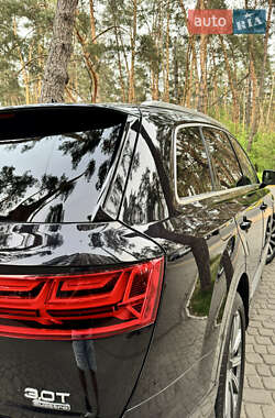 Внедорожник / Кроссовер Audi Q7 2017 в 