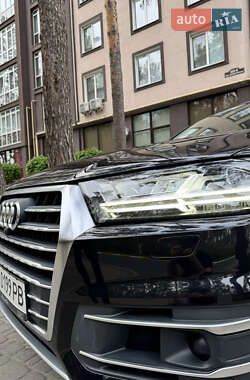 Внедорожник / Кроссовер Audi Q7 2017 в 
