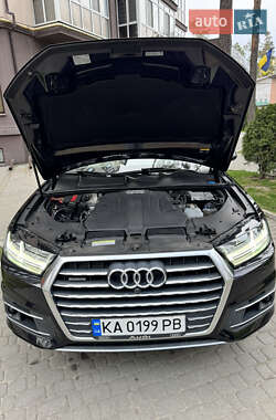 Внедорожник / Кроссовер Audi Q7 2017 в 