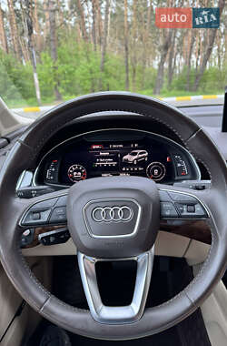 Внедорожник / Кроссовер Audi Q7 2017 в 