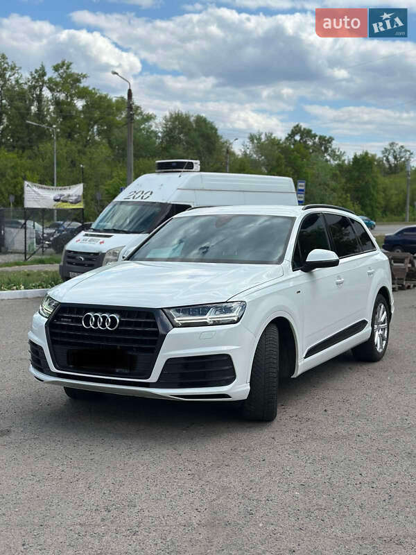 Внедорожник / Кроссовер Audi Q7 2017 в Полтаве