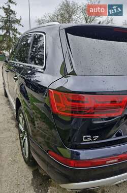 Внедорожник / Кроссовер Audi Q7 2016 в 