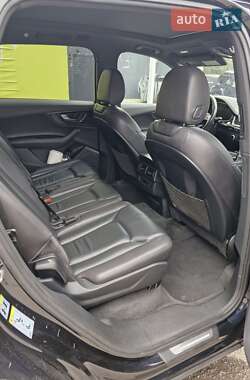Внедорожник / Кроссовер Audi Q7 2016 в 