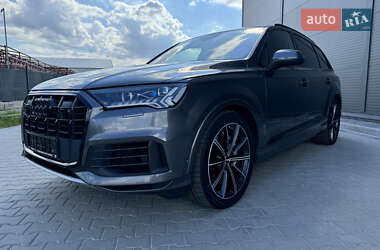 Внедорожник / Кроссовер Audi Q7 2021 в 