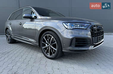 Внедорожник / Кроссовер Audi Q7 2021 в 