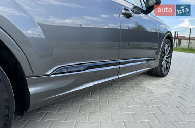 Внедорожник / Кроссовер Audi Q7 2021 в 