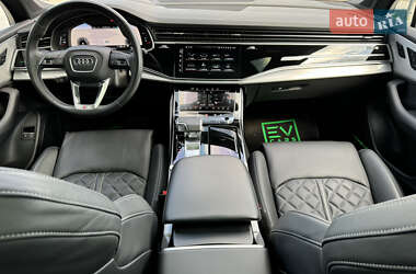Внедорожник / Кроссовер Audi Q7 2021 в 