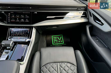 Внедорожник / Кроссовер Audi Q7 2021 в 