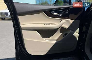Внедорожник / Кроссовер Audi Q7 2016 в 
