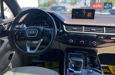 Внедорожник / Кроссовер Audi Q7 2016 в 