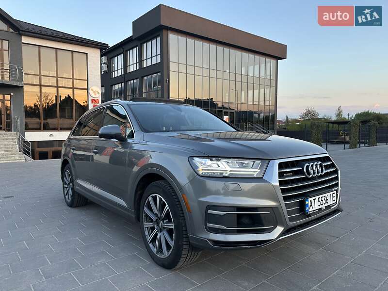 Внедорожник / Кроссовер Audi Q7 2016 в 