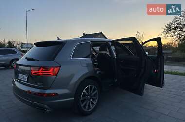 Внедорожник / Кроссовер Audi Q7 2016 в 