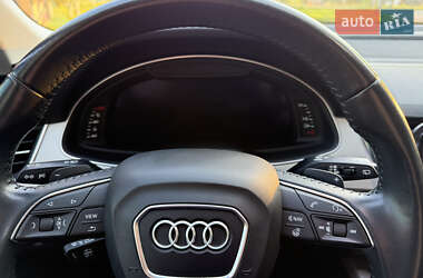 Внедорожник / Кроссовер Audi Q7 2017 в 