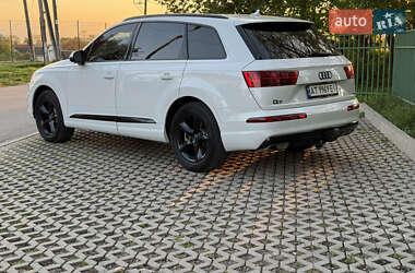 Внедорожник / Кроссовер Audi Q7 2017 в 