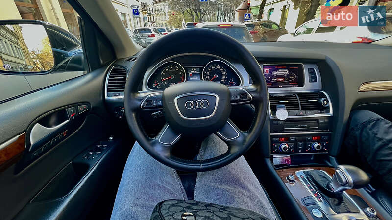 Внедорожник / Кроссовер Audi Q7 2012 в 