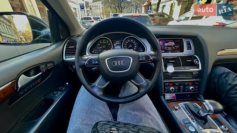 Внедорожник / Кроссовер Audi Q7 2012 в 