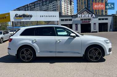 Внедорожник / Кроссовер Audi Q7 2016 в 