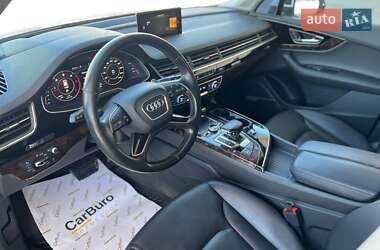 Внедорожник / Кроссовер Audi Q7 2016 в 
