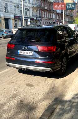 Внедорожник / Кроссовер Audi Q7 2016 в 