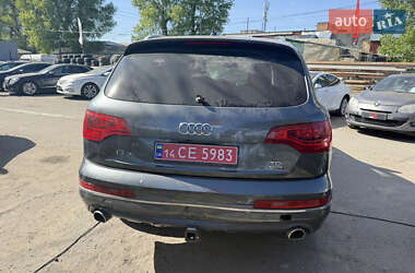 Позашляховик / Кросовер Audi Q7 2015 в 