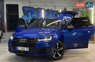 Внедорожник / Кроссовер Audi Q7 2017 в 