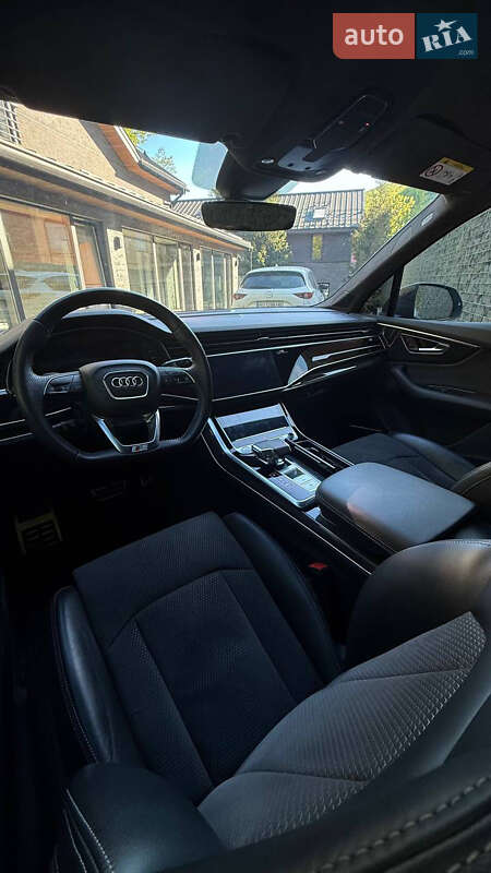 Позашляховик / Кросовер Audi Q7 2020 в Ужгороді