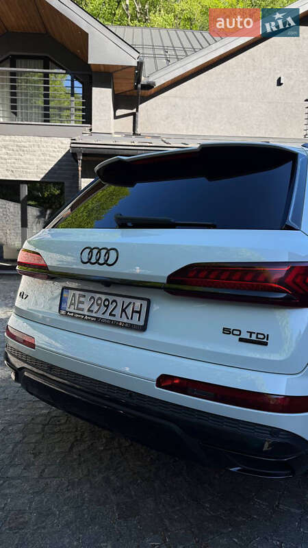 Позашляховик / Кросовер Audi Q7 2020 в Ужгороді