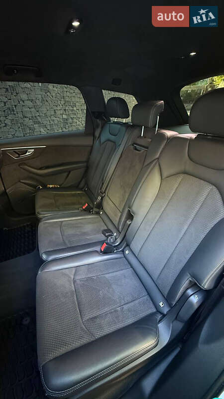 Позашляховик / Кросовер Audi Q7 2020 в Ужгороді