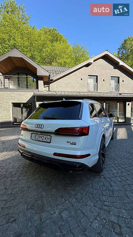Позашляховик / Кросовер Audi Q7 2020 в Ужгороді