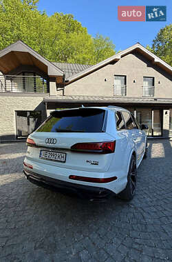 Внедорожник / Кроссовер Audi Q7 2020 в 