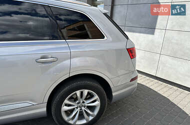 Внедорожник / Кроссовер Audi Q7 2018 в 