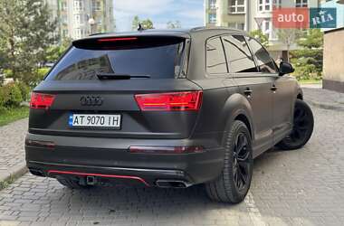 Позашляховик / Кросовер Audi Q7 2016 в 
