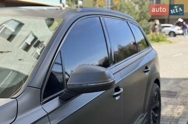 Позашляховик / Кросовер Audi Q7 2016 в 