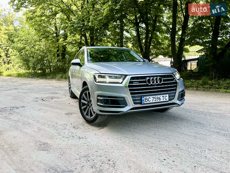Внедорожник / Кроссовер Audi Q7 2016 в 