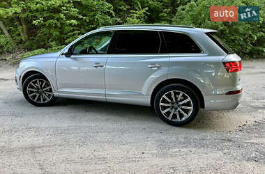 Внедорожник / Кроссовер Audi Q7 2016 в 