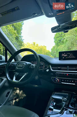 Внедорожник / Кроссовер Audi Q7 2016 в 