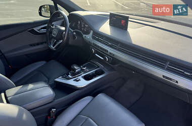 Внедорожник / Кроссовер Audi Q7 2016 в 