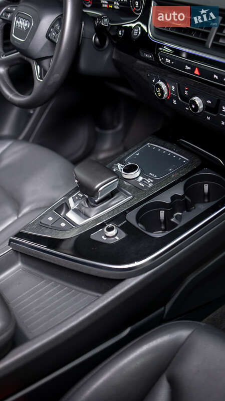 Позашляховик / Кросовер Audi Q7 2015 в Чернівцях