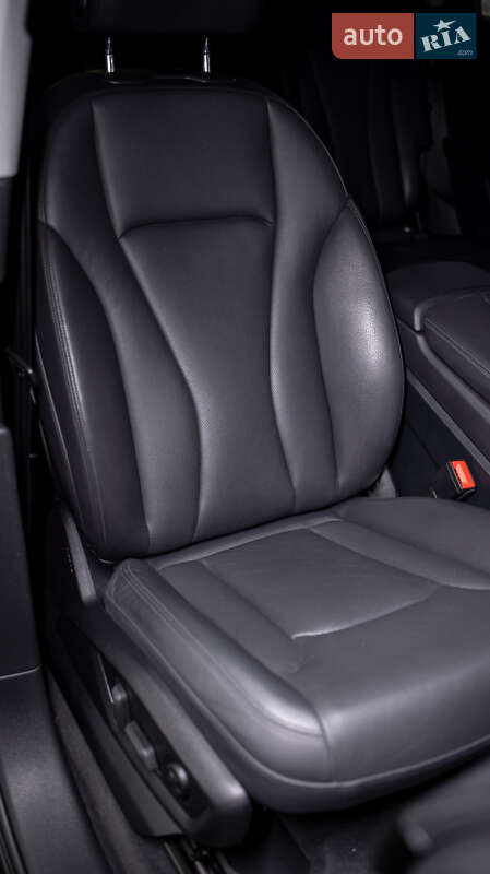 Позашляховик / Кросовер Audi Q7 2015 в Чернівцях