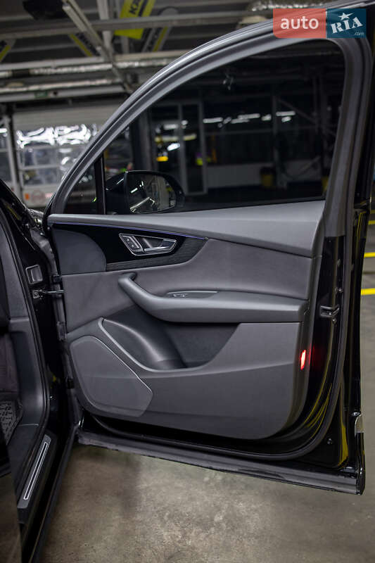 Позашляховик / Кросовер Audi Q7 2015 в Чернівцях