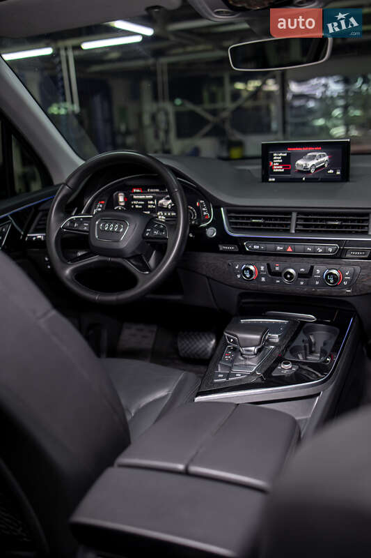 Позашляховик / Кросовер Audi Q7 2015 в Чернівцях