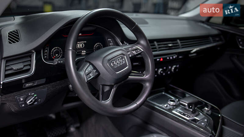 Позашляховик / Кросовер Audi Q7 2015 в Чернівцях