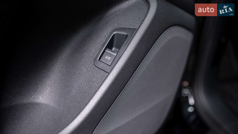 Позашляховик / Кросовер Audi Q7 2015 в Чернівцях