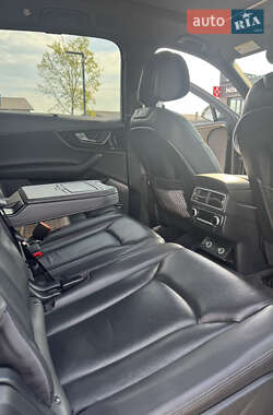 Позашляховик / Кросовер Audi Q7 2016 в 