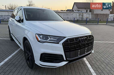 Позашляховик / Кросовер Audi Q7 2020 в 