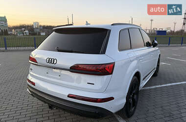 Позашляховик / Кросовер Audi Q7 2020 в 
